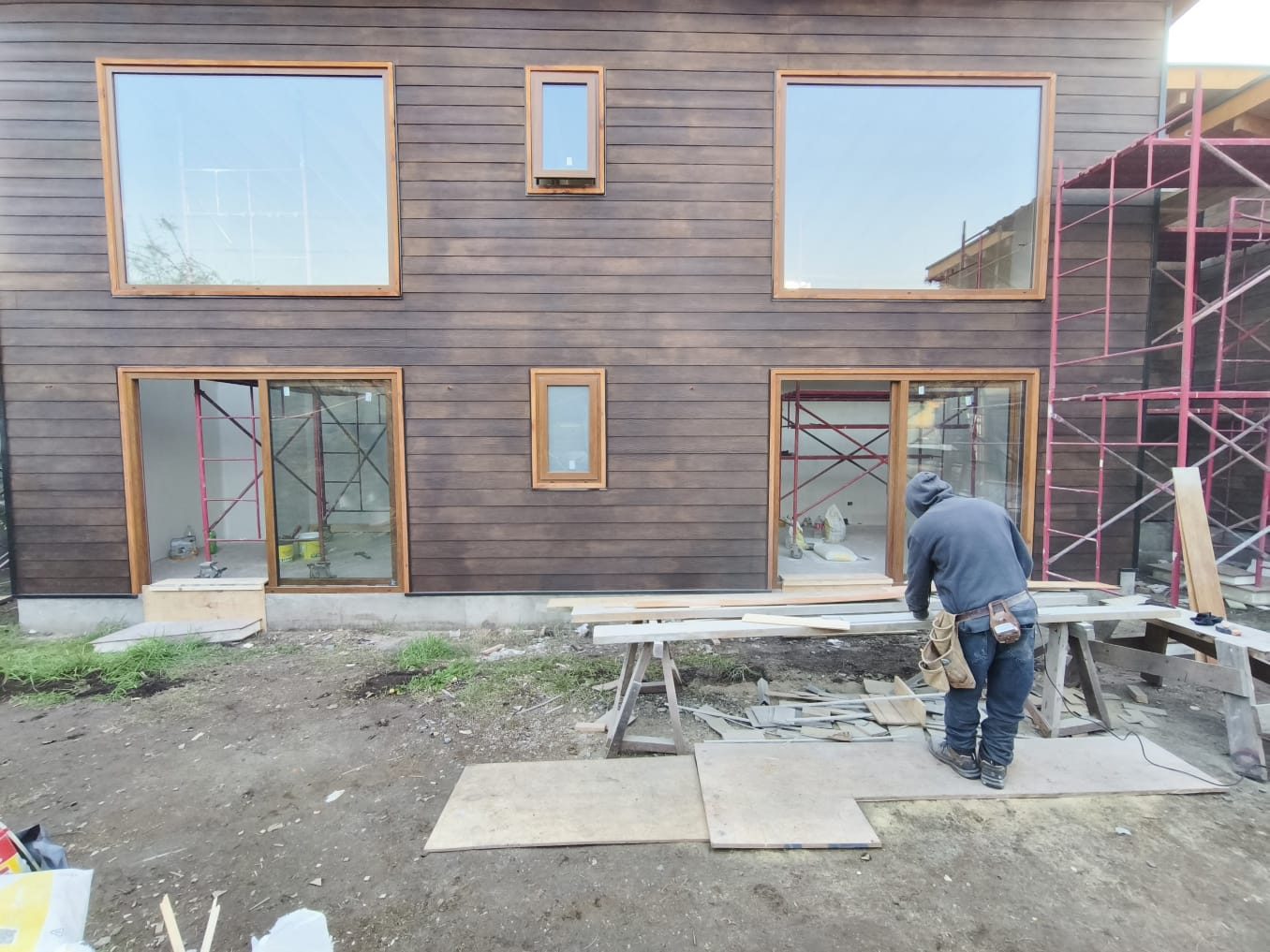 Casa de madera con ventanas de PVC