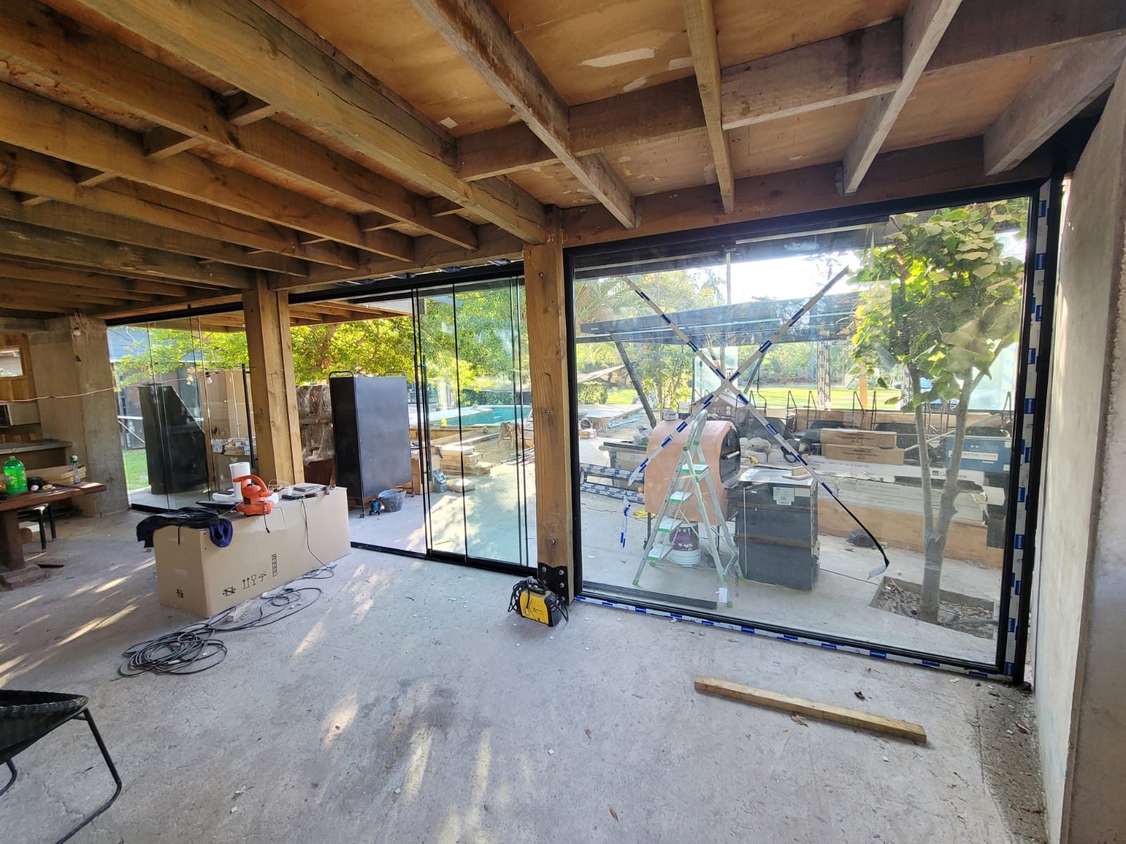 Cierre bajo terraza en obra