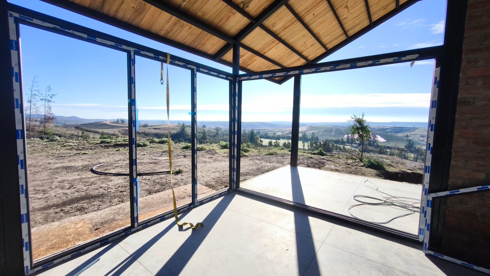 Cierre de terraza con vista al valle